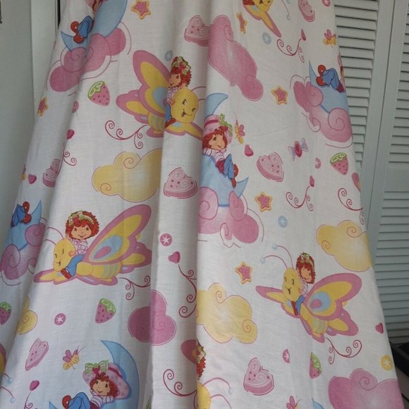 VTG STRAWBERRY SHORTCAKE Twin Flat Sheet Cutter craft Fabric USA girls pink 2007 - Picture 1 of 6
